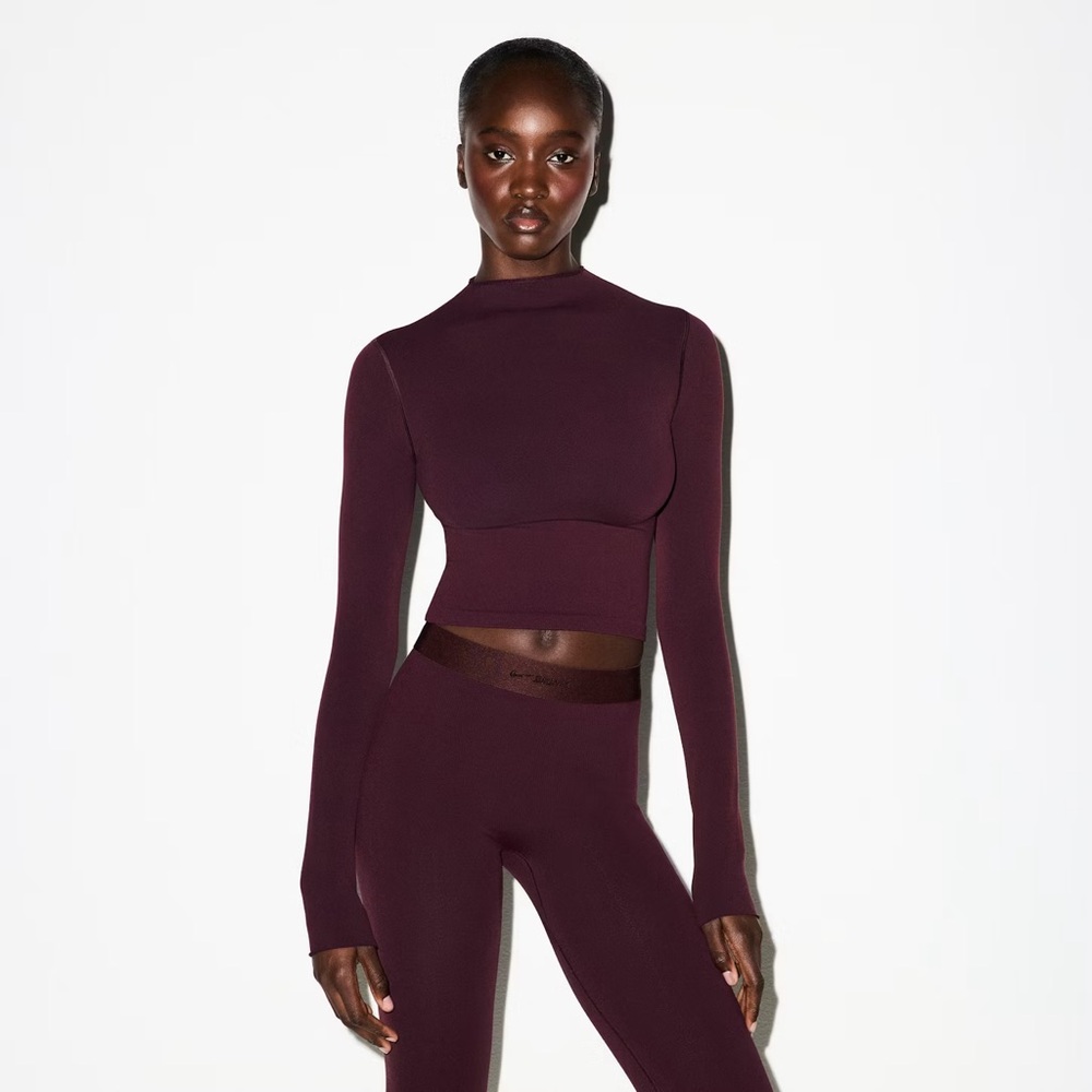 Nike SKIMS VINTAGE SEAMLESS MOCK NECK CROP TOP - Currant
